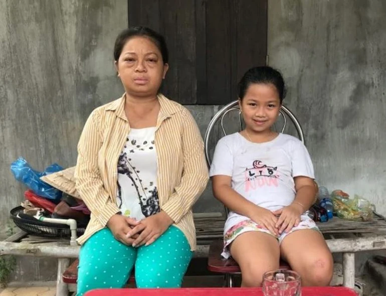 Mẹ nghèo suy thận mong con được đến trường